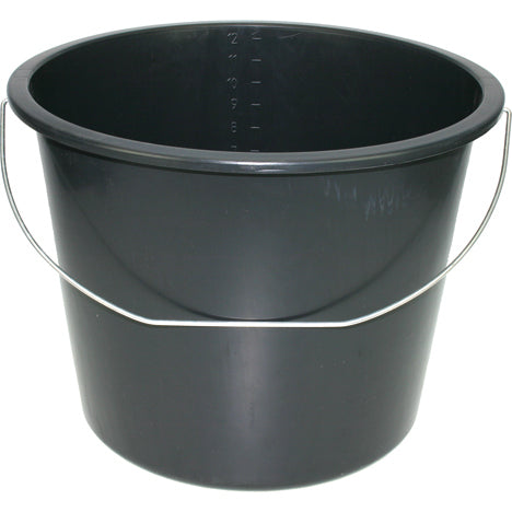 Seau noir de 12 litres, utilisable sous certaines conditions pour la construction