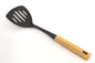 Spatule plastique ajouré avec manche en bois