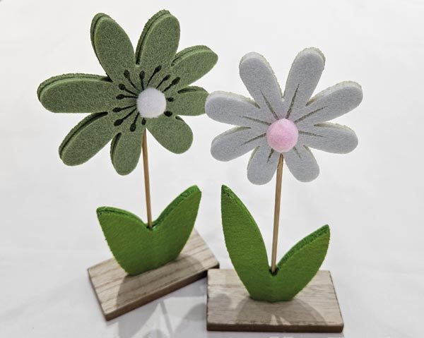 Fleur en feutrine 18,7 x 4,5 x 9 cm, avec de grandes feuilles