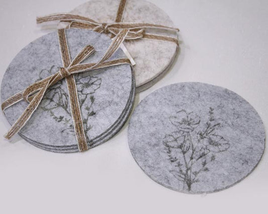Dessous de verre en feutre, lot de 4, décorés de fleurs.