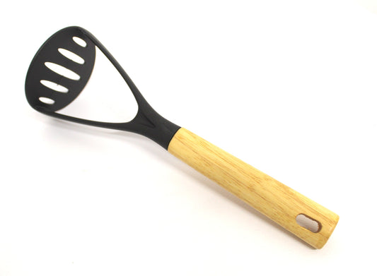 Presse-purée, plastique avec manche en bois.